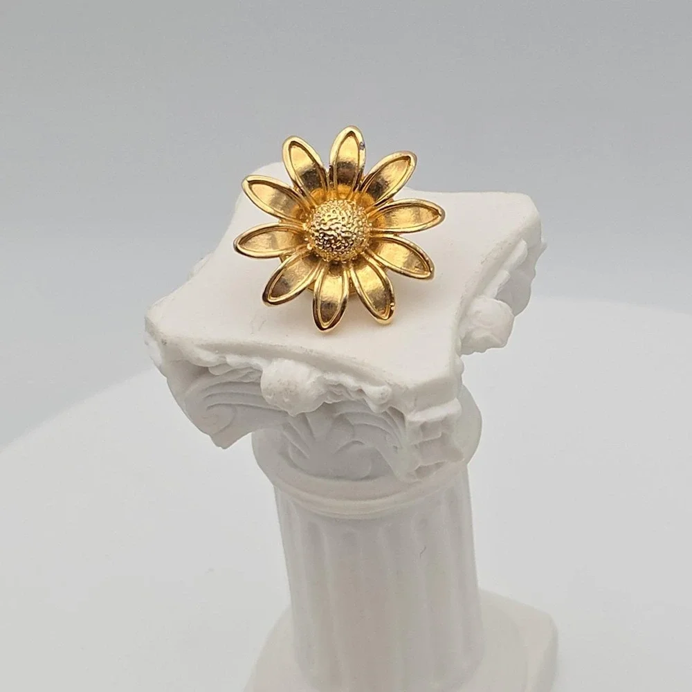 Vtg Sunflower Daisy Pin Brooch Tie Tack Lapel Pin Hat Pin Gold Plate .75
